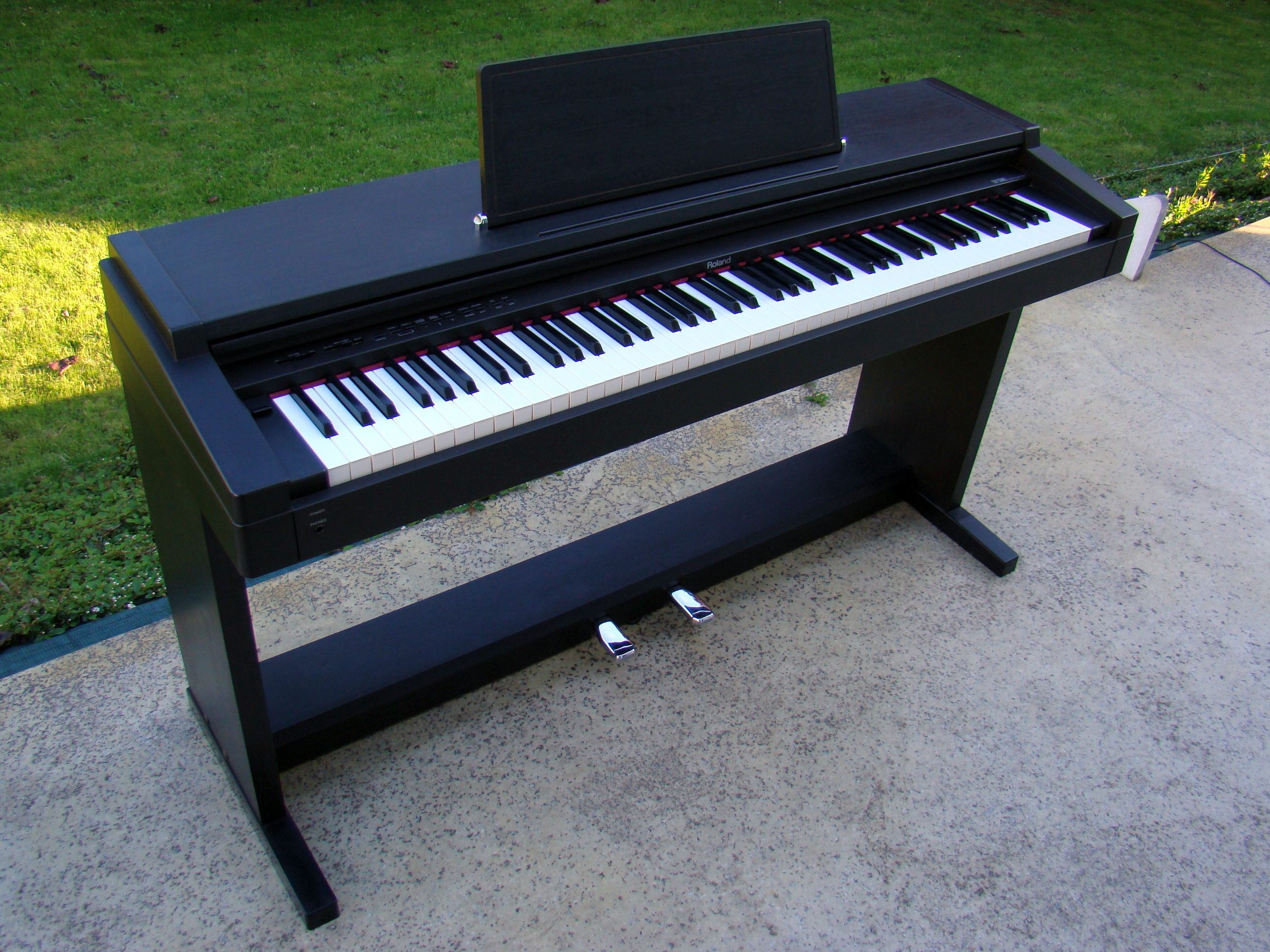 roland digital piano hp 1700