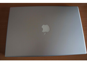 Apple Macbook pro 15", 2,4 GHz intel core 2 duo, 2Go ram (68847)