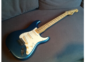 Fender Standard Stratocaster - Lake Placid Blue Maple
