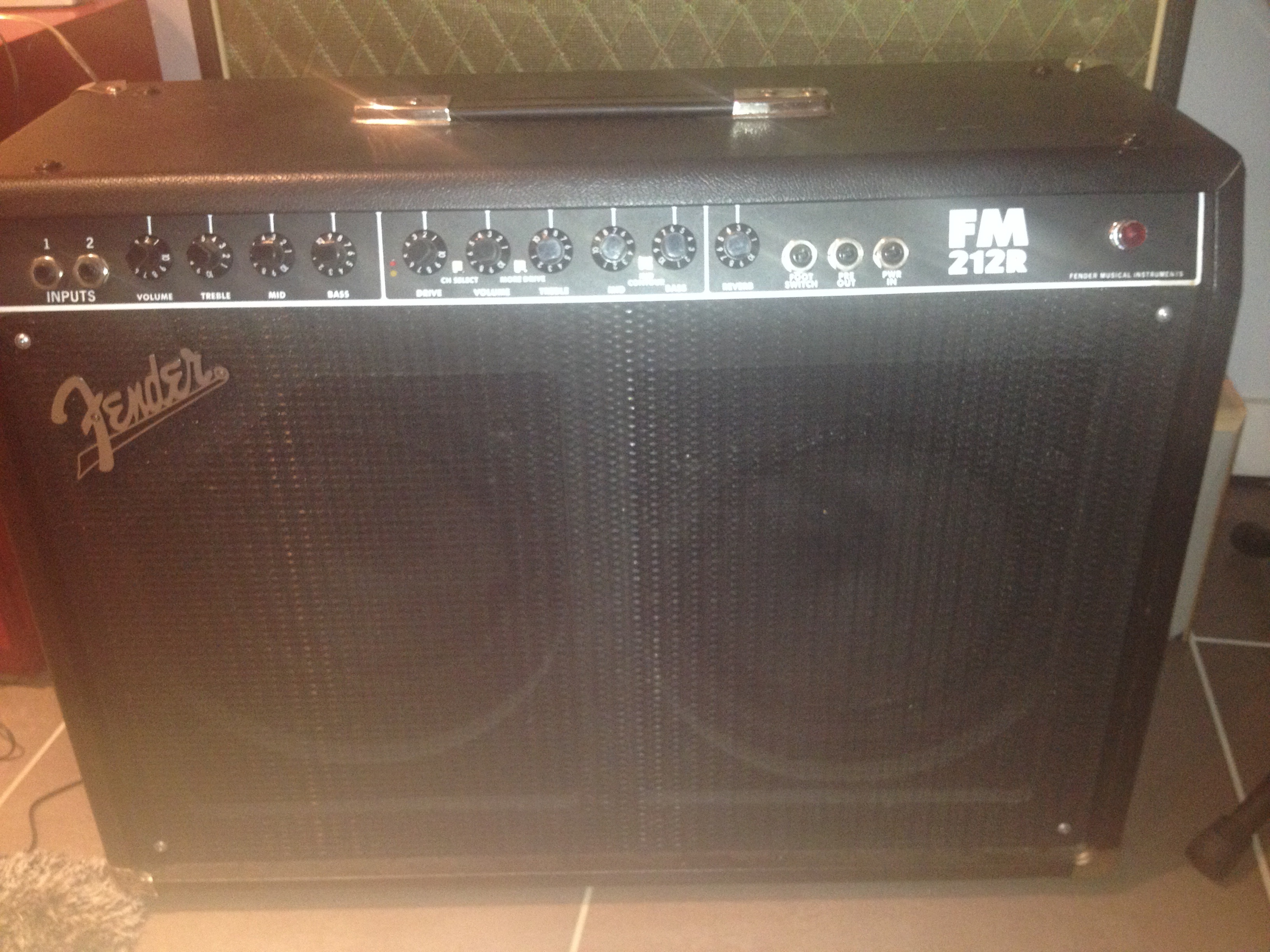 Fender FM 212R