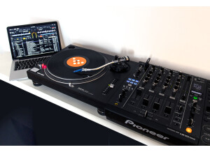 Mixvibes Cross DVS Pioneer DJM 900