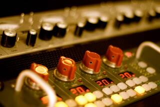 AMS-Neve 4081