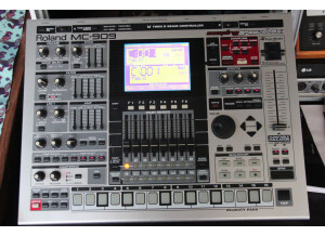 Roland MC-909 Sampling Groovebox (64935)