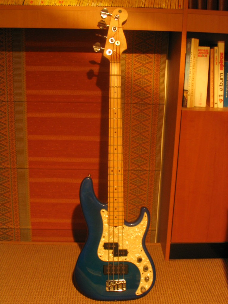 Fender U.S. Deluxe Precision Bass [1995-1997]