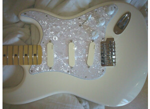 Fender Standard Artic White EMG DG20