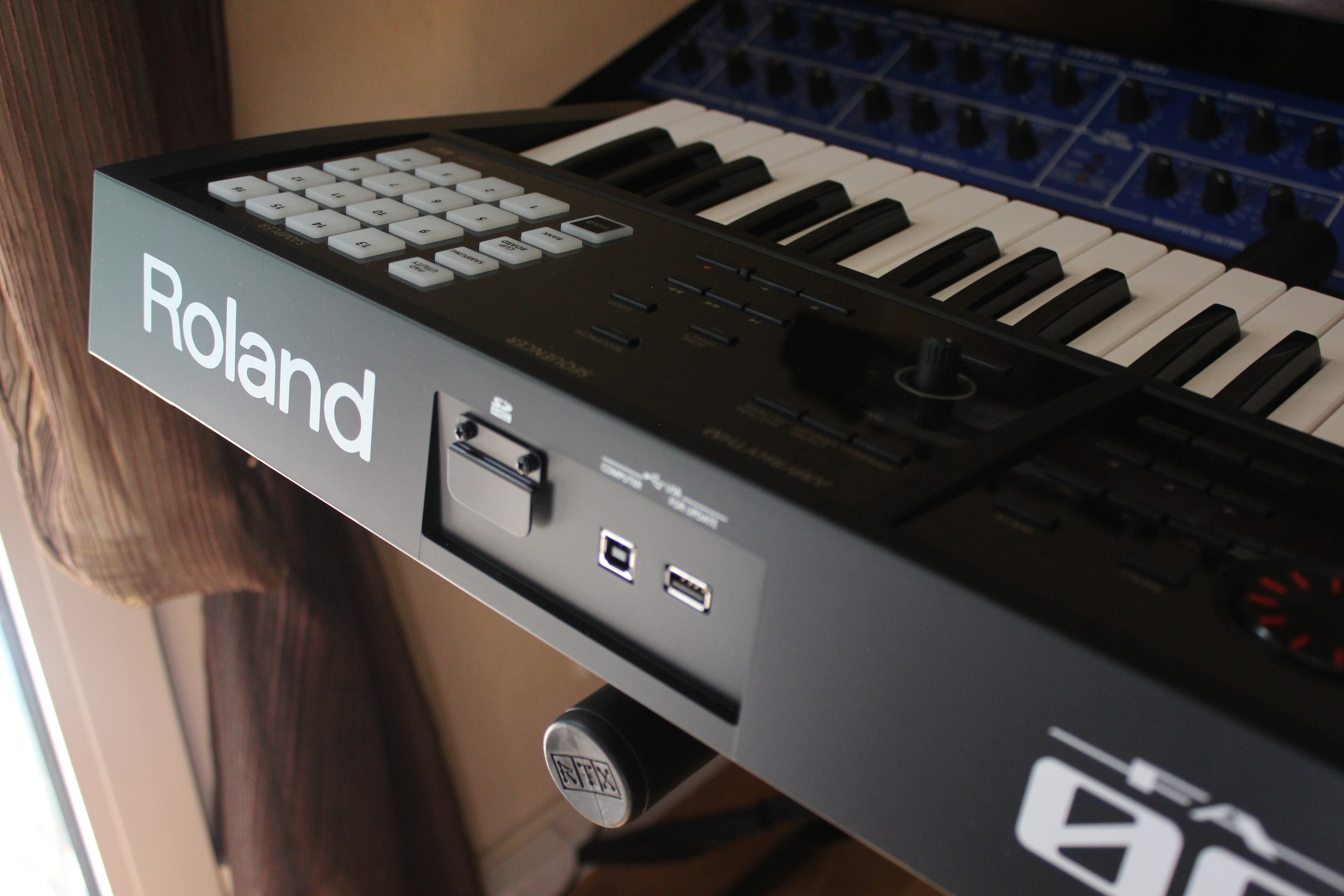 Roland FA-06