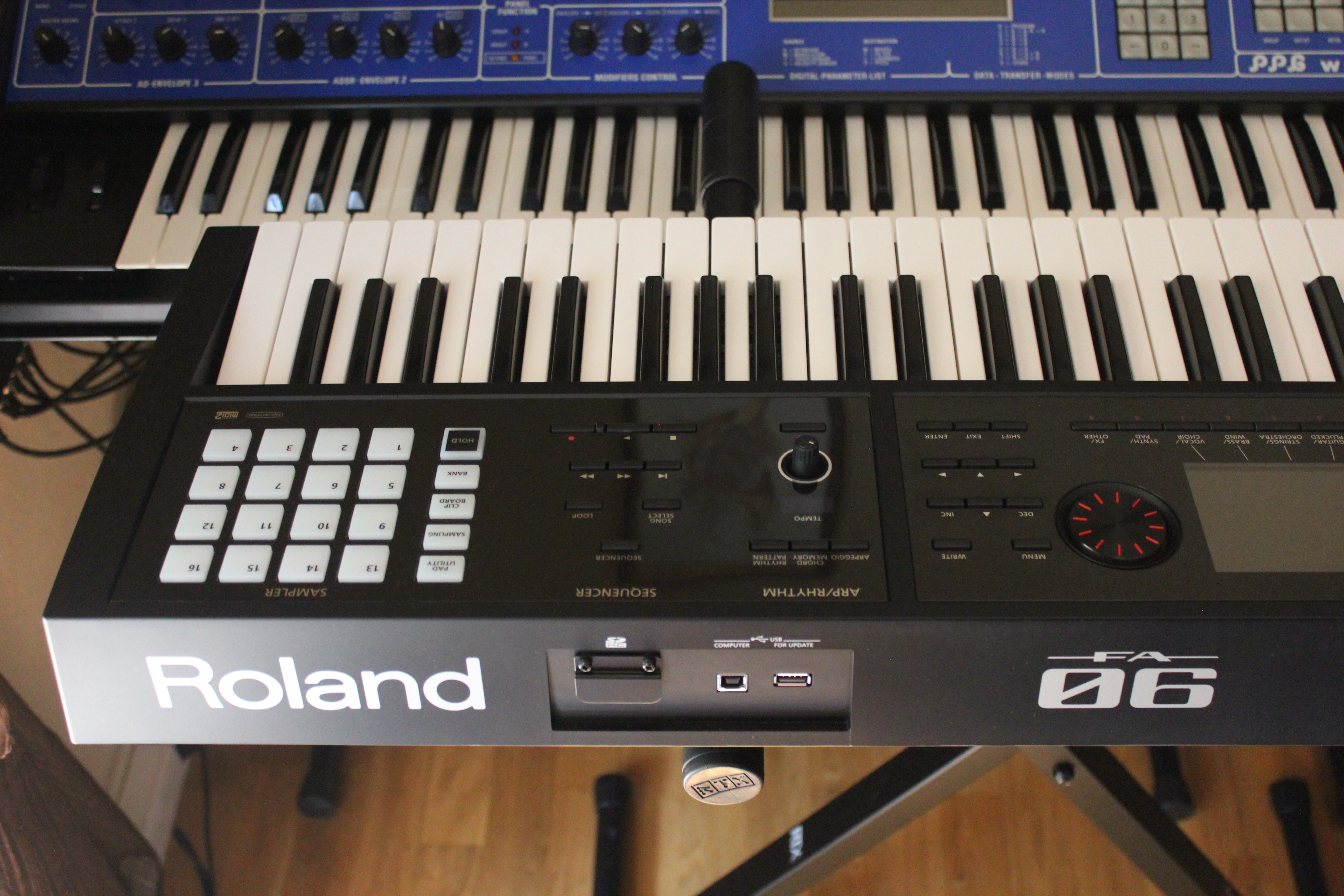 Roland FA-06