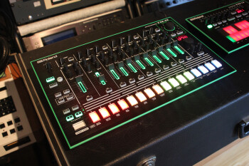 Roland TR-8