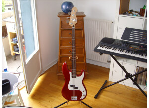 Squier Affinity P Bass - Metallic Red Rosewood