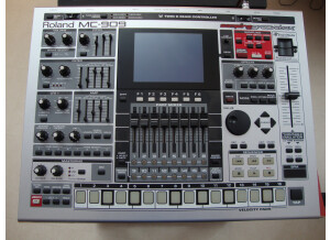 Roland MC-909 Sampling Groovebox (48380)