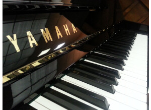 Yamaha U3 (8020)