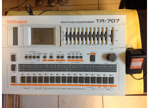 Roland TR-707 (26737)