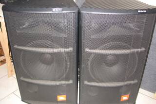 JBL MRX518S