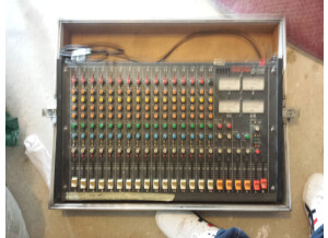 Tascam M-216 (40657)