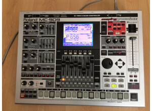 Roland MC-909 Sampling Groovebox (39521)