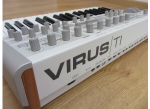 Access Music Virus TI2 Polar (48672)