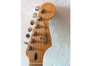 Fender Standard Stratocaster - Arctic White Maple