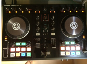 Native Instruments Traktor Kontrol S2 mk2 (23300)