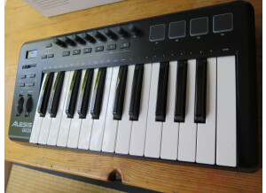 Alesis QX25 (62203)