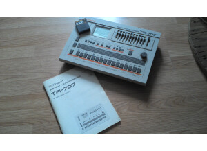 Roland TR-707 (86992)