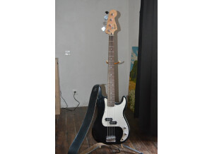 Squier Affinity P Bass - Black Rosewood