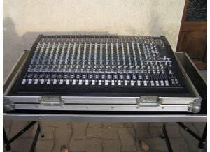 Behringer eurodesk MX 2424 A