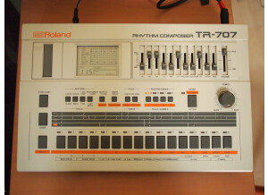 Roland TR-707 (34025)