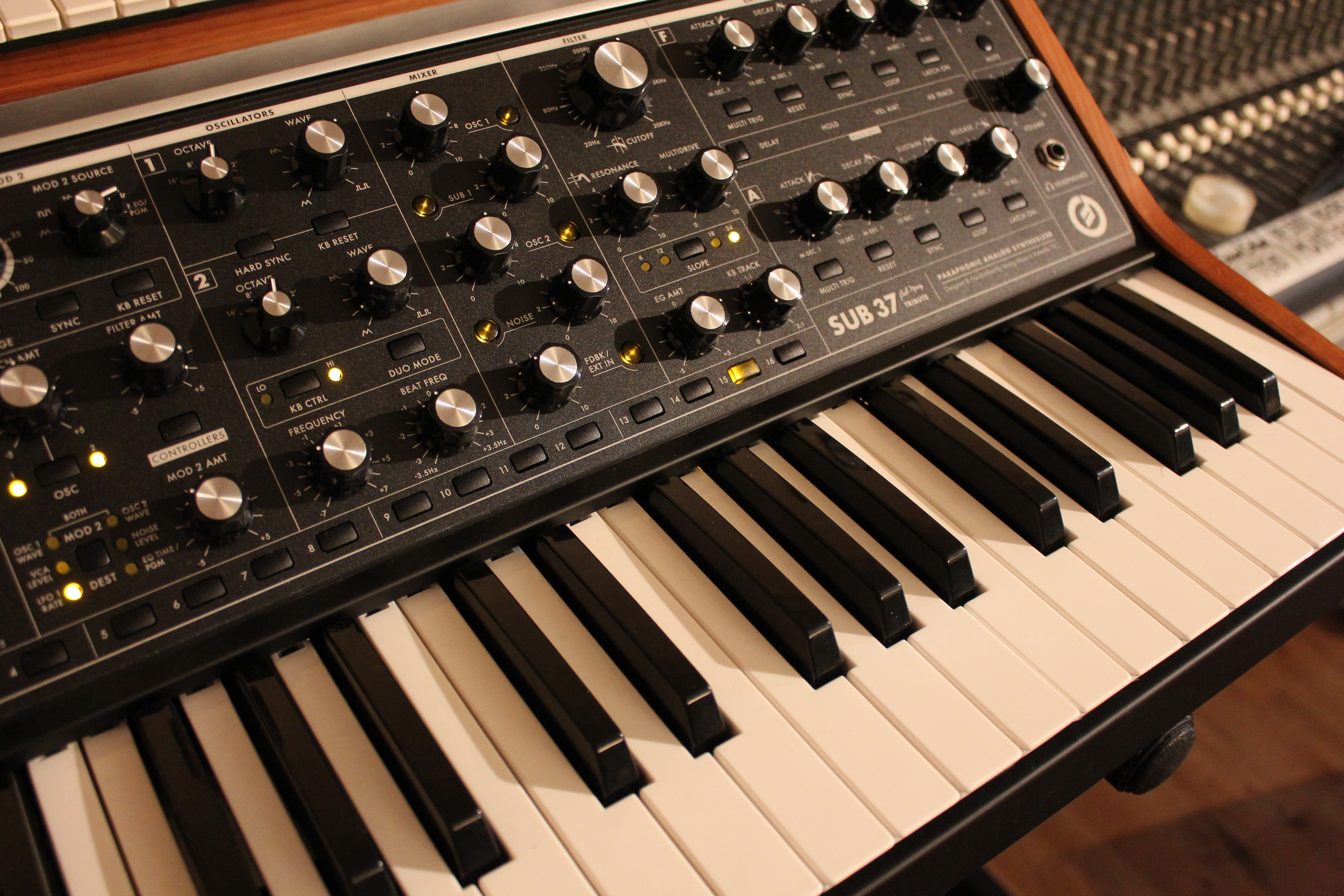 Moog Sub 37