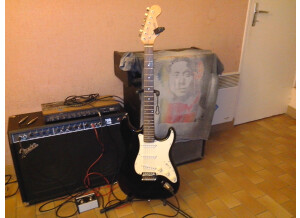 Squier Stop Dreaming, Start Playing Set: Strat SE Special with Squier SP-10 - Black