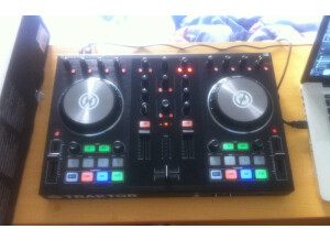 Native Instruments Traktor Kontrol S2 mk2 (51619)