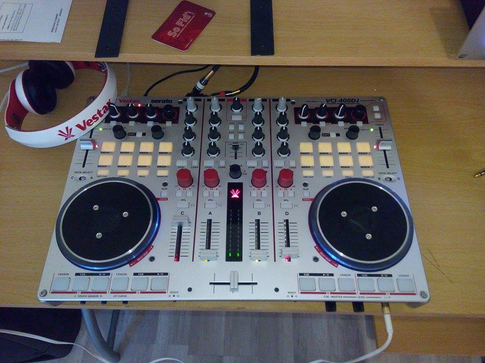 Vestax VCI-400DJ
