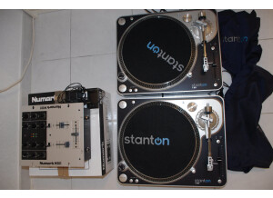 Stanton Magnetics Table de Mixage 2 voies+ 2 Platines Vinyl