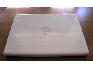 Apple MacBook 13" blanc - Intel Core 2 Duo 2.16
