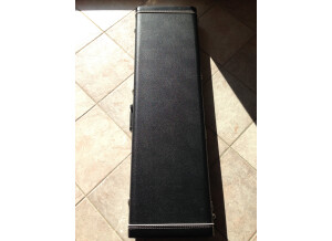 Fender Mustang/Musicmaster/Bronco Bass Multi-Fit Case - Black w/ Black