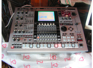 Roland MC-909 Sampling Groovebox (63077)