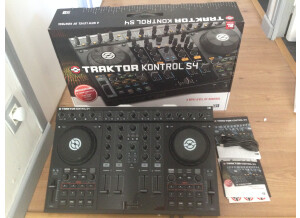 Native Instruments Traktor Kontrol S4 (73363)