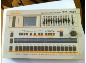 Roland TR-707 (57945)
