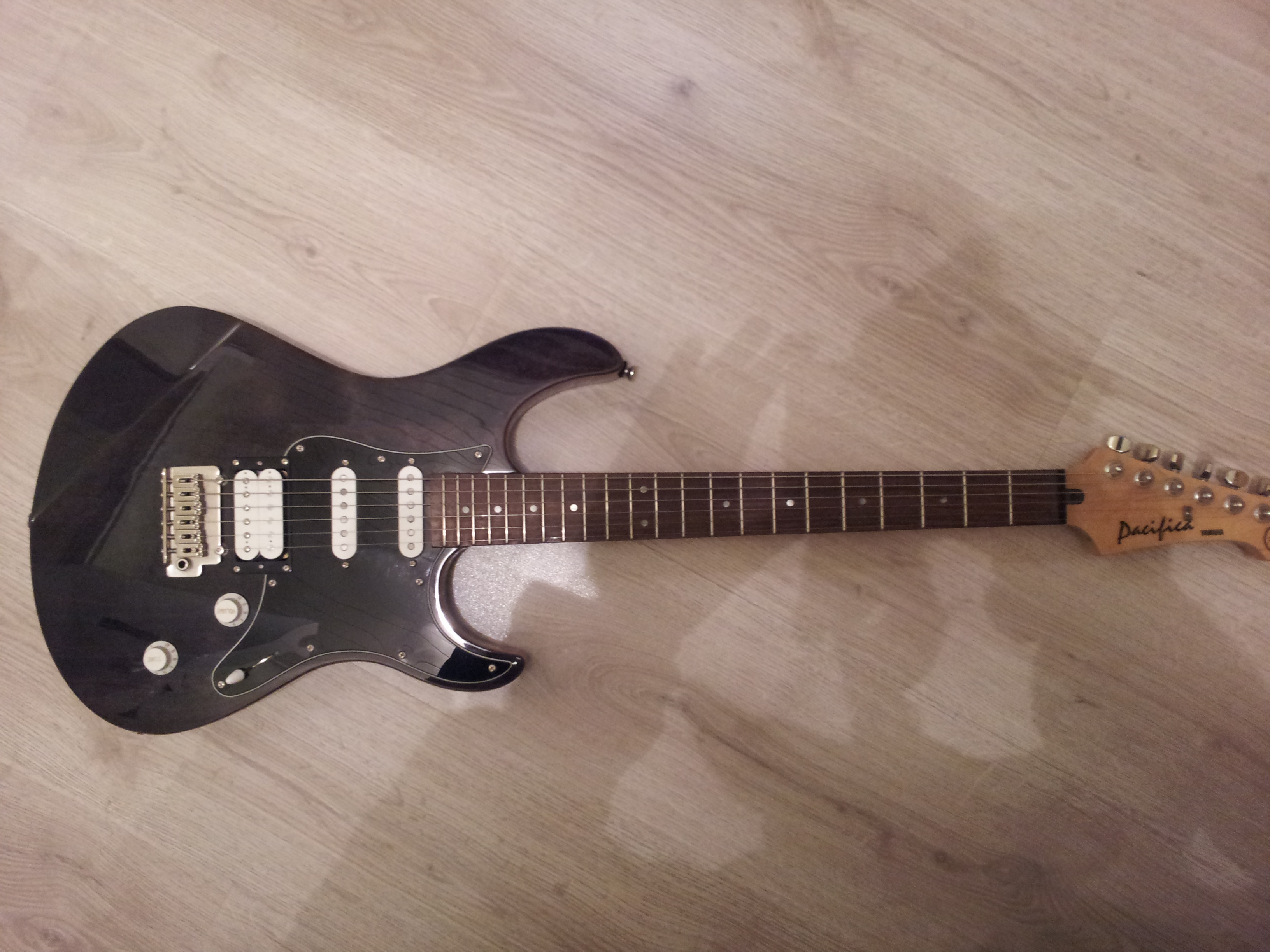Yamaha pacifica 2025 pac412v