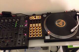 Behringer CMD DC-1
